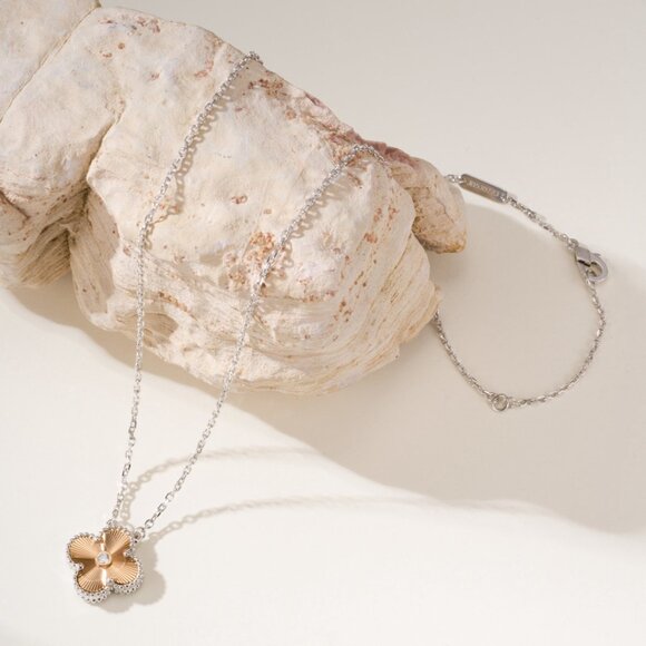 ✅✅✅Authentic Van Cleef & Arpels bracelet - Picture 2 of 8